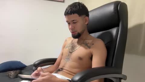 Snapshot of enyel_100 chatting on 02-18-26, 10:00 enyel_100 online show from 02-18-26, 10:00