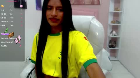 Snapshot of enyelin chatting on 11-08-25, 12:00 Enyenlina online show from 11-08-25, 12:00