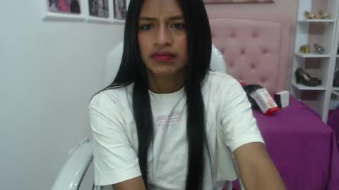 Snapshot of enyelin chatting on 11-21-25, 10:41 Enyenlina online show from 11-21-25, 10:41