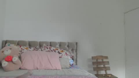 enyer_twin online show from 12-02-25, 06:36