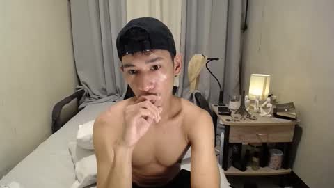 Snapshot of enzinoxx2024 chatting on 02-25-26, 08:02 enzo online show from 02-25-26, 08:02