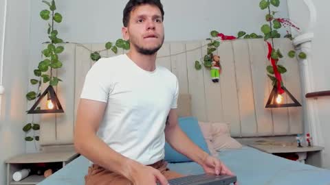 ENZO online show from 12-17-25, 02:23