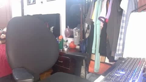 enzoyarack online show from 11-17-25, 01:55