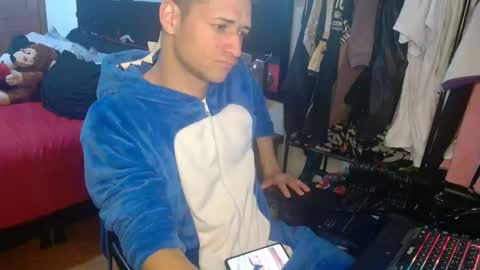 enzoyarack online show from 11-23-25, 02:33