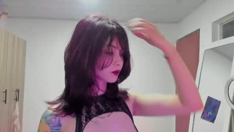 Snapshot of ephemeral_hot chatting on 05-23-26, 01:00 Leyla online show from 05-23-26, 01:00