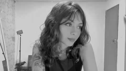 Snapshot of ephemeral_hot chatting on 06-18-26, 01:28 Leyla online show from 06-18-26, 01:28