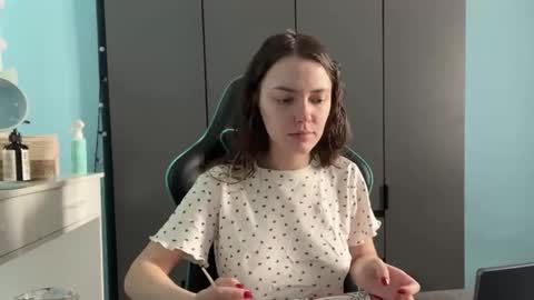 Snapshot of eracloke chatting on 02-18-26, 02:07 Lily online show from 02-18-26, 02:07