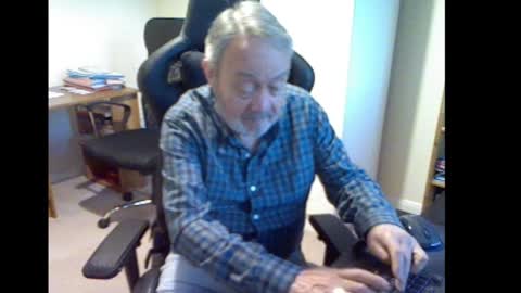 erasmus_d online show from 02-28-25, 05:48