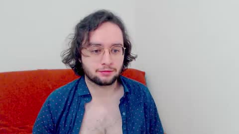 Snapshot of eren_jaeger2000 chatting on 12-21-25, 04:41 Eren online show from 12-21-25, 04:41