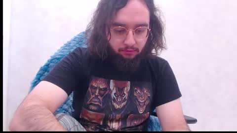 Snapshot of eren_jaeger2000 chatting on 06-12-26, 02:10 Eren online show from 06-12-26, 02:10