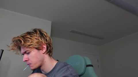    online show from 12-01-25, 07:24