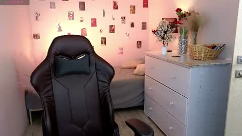 Erica online show from 07-22-26, 12:52