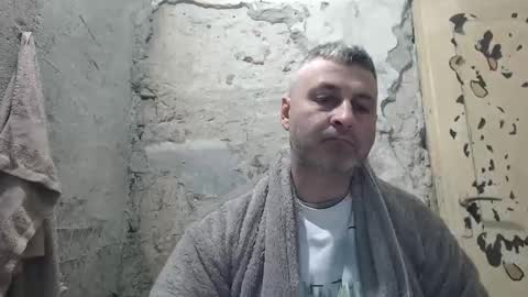 Snapshot of ericboy32 chatting on 03-25-26, 02:06 eric online show from 03-25-26, 02:06