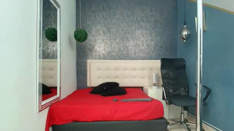   online show from 10-08-25, 03:48