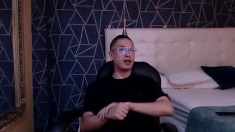 Snapshot of erickferrer chatting on 02-27-26, 03:50 Erick online show from 02-27-26, 03:50