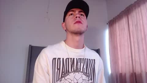 Snapshot of erik_rodriguez chatting on 06-10-26, 12:04 Erik rodriguez online show from 06-10-26, 12:04