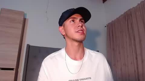 Snapshot of erik_rodriguez chatting on 06-17-26, 03:42 Erik rodriguez online show from 06-17-26, 03:42