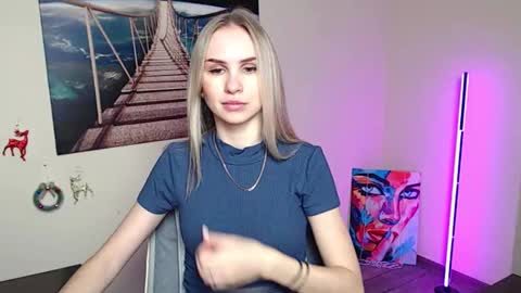 Erika online show from 12-19-25, 01:18