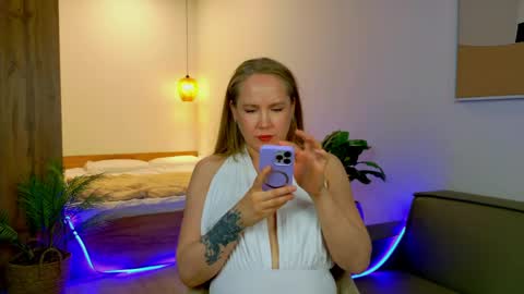 Erin online show from 06-10-26, 05:12