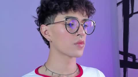 Snapshot of erisleon chatting on 11-01-25, 01:24   online show from 11-01-25, 01:24