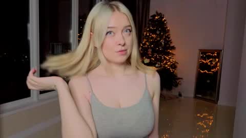 Snapshot of erlenbayer chatting on 03-03-26, 08:04 Chanel online show from 03-03-26, 08:04