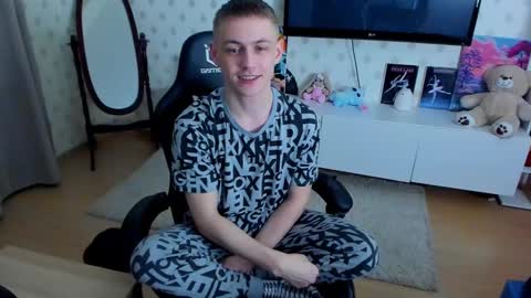 Max online show from 02-09-25, 10:54