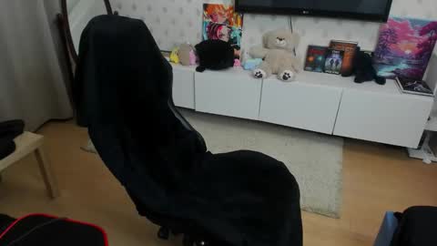 Max online show from 11-10-25, 11:04