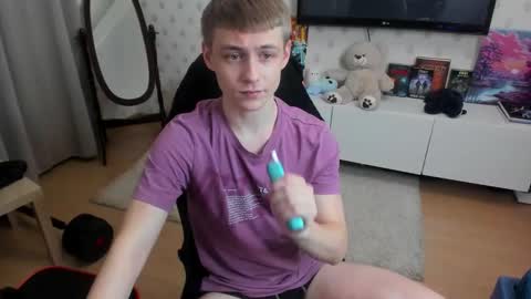 Max online show from 11-18-25, 07:51