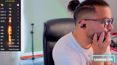 Snapshot of ernesto_rodriguez_82 chatting on 10-29-25, 07:04 ernesto rodriguez 82 online show from 10-29-25, 07:04