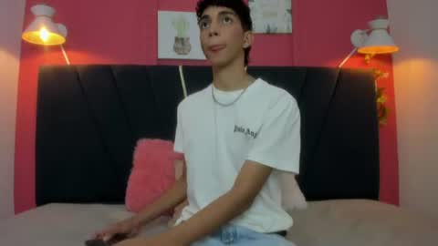 Snapshot of ero_boy40 chatting on 08-04-26, 01:14 ero_boy40 online show from 08-04-26, 01:14