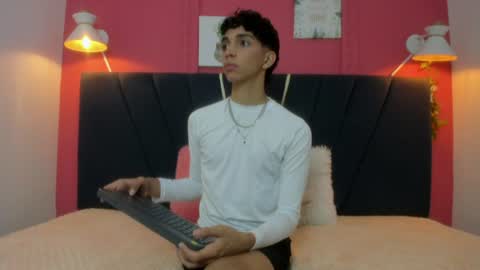 Snapshot of ero_boy40 chatting on 08-09-26, 08:03 ero_boy40 online show from 08-09-26, 08:03