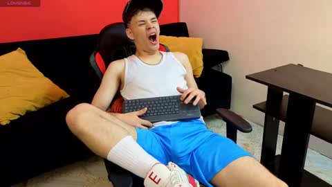 Snapshot of eros_steel chatting on 06-07-26, 03:54 Eros online show from 06-07-26, 03:54