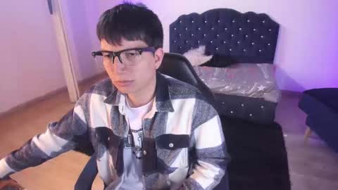 Snapshot of eross_guyy chatting on 09-15-25, 03:28 Camilo online show from 09-15-25, 03:28