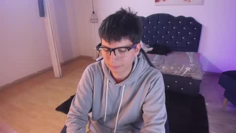 Snapshot of eross_guyy chatting on 09-17-25, 03:19 Camilo online show from 09-17-25, 03:19