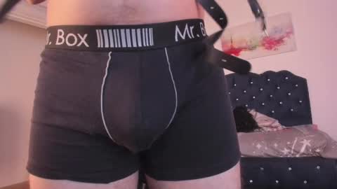 Snapshot of eross_guyy chatting on 09-26-25, 05:11 Camilo online show from 09-26-25, 05:11