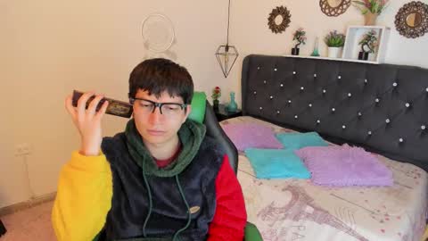 Snapshot of eross_guyy chatting on 10-07-25, 03:25 Camilo online show from 10-07-25, 03:25