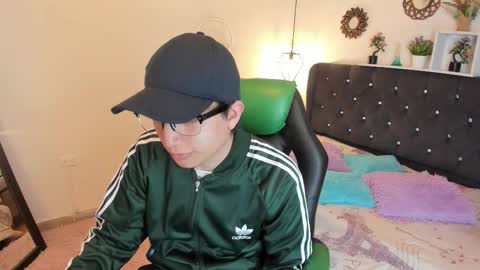 Snapshot of eross_guyy chatting on 10-08-25, 03:37 Camilo online show from 10-08-25, 03:37
