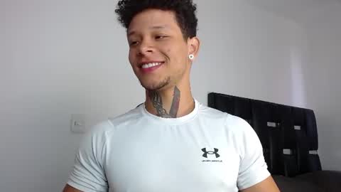 Snapshot of erosscott chatting on 06-22-26, 06:16 Eros online show from 06-22-26, 06:16