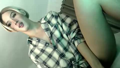 Snapshot of erotic_empress18 chatting on 06-05-26, 08:03 erotic_empress18 online show from 06-05-26, 08:03