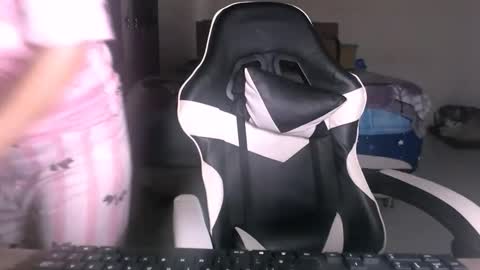 Snapshot of erotic_katia chatting on 03-17-26, 05:33 Sara online show from 03-17-26, 05:33