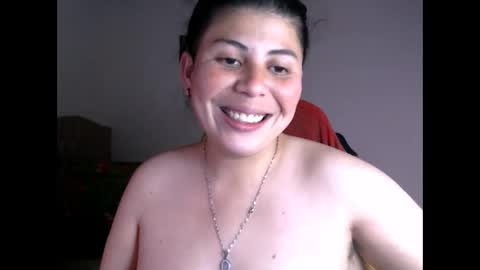 Snapshot of erotic_katia chatting on 05-26-26, 12:12 Sara online show from 05-26-26, 12:12