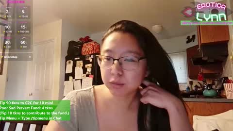 Lynn   online show from 11-19-25, 08:09