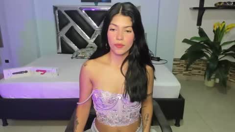 Snapshot of eroticazir chatting on 11-12-25, 03:07 Valentine online show from 11-12-25, 03:07