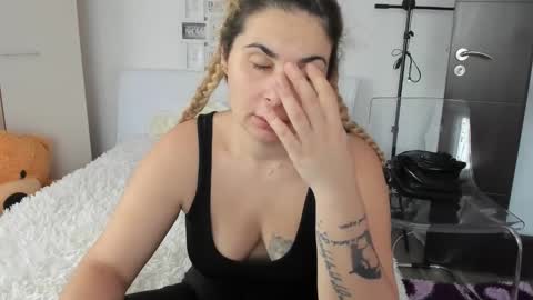 Snapshot of eroticsensualkitty4u chatting on 12-28-24, 08:37 eroticsensualkitty4u online show from 12-28-24, 08:37