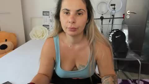 Snapshot of eroticsensualkitty4u chatting on 09-09-25, 10:37 eroticsensualkitty4u online show from 09-09-25, 10:37