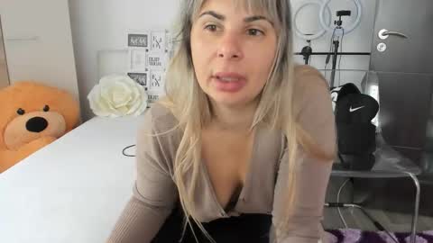 Snapshot of eroticsensualkitty4u chatting on 10-06-25, 07:28 eroticsensualkitty4u online show from 10-06-25, 07:28
