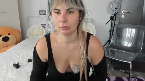 Snapshot of eroticsensualkitty4u chatting on 10-16-25, 11:00 eroticsensualkitty4u online show from 10-16-25, 11:00