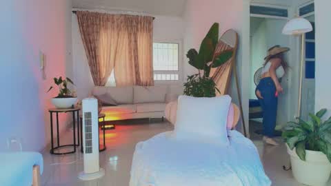 TINY  online show from 10-19-25, 05:46