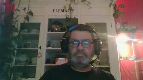 Snapshot of erwin1966 chatting on 01-06-25, 08:18 Erwins room welcome sound on online show from 01-06-25, 08:18