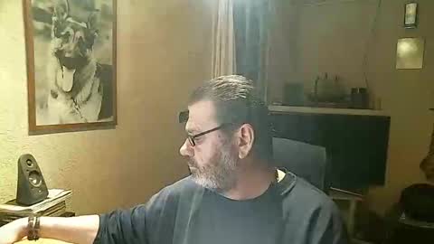 Snapshot of erwin1966 chatting on 01-19-25, 10:28 Erwins room welcome sound on online show from 01-19-25, 10:28